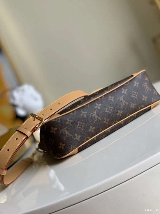 LOUIS VUITTON MM ODÉON 0725